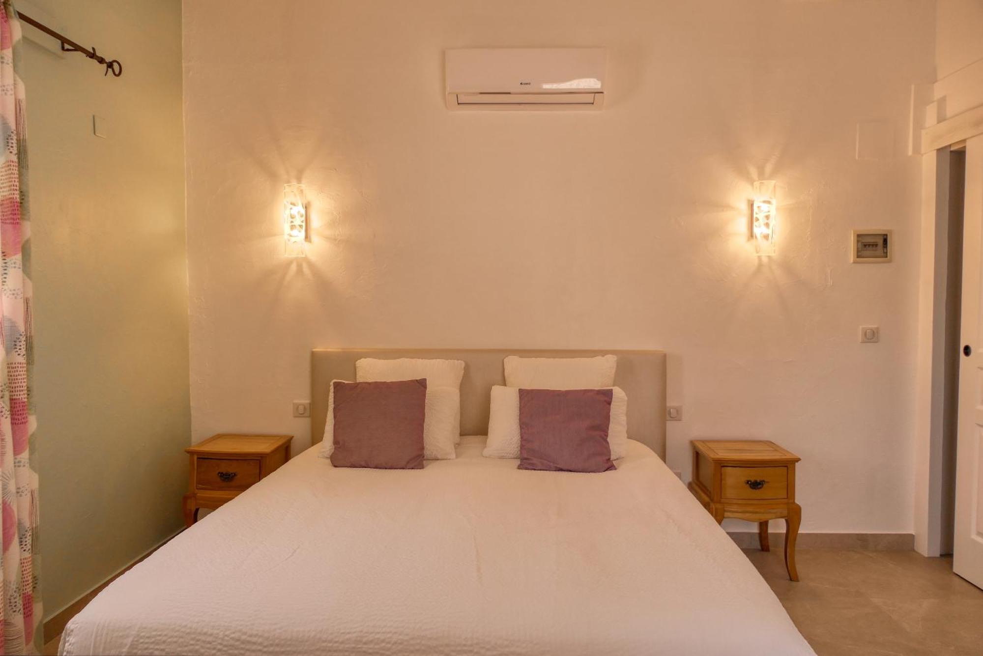 Le Hameau Fleur De Pierres , Chambre , Gite Et Table D'Hotes Murs  Екстер'єр фото